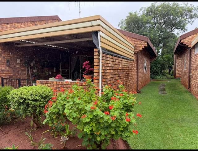 3 BEDROOM TOWNHOUSE FOR SALE IN CLARINA